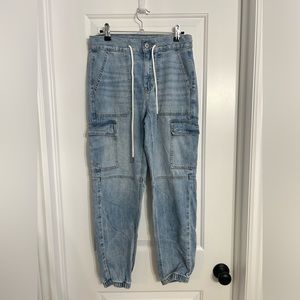 AMERICAN EAGLE DENIM JOGGERS, light wash, size 2 Reg, EUC